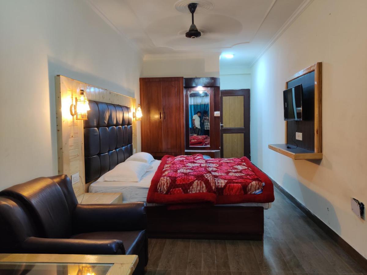 Hotel Hawa Mahal Manāli Esterno foto