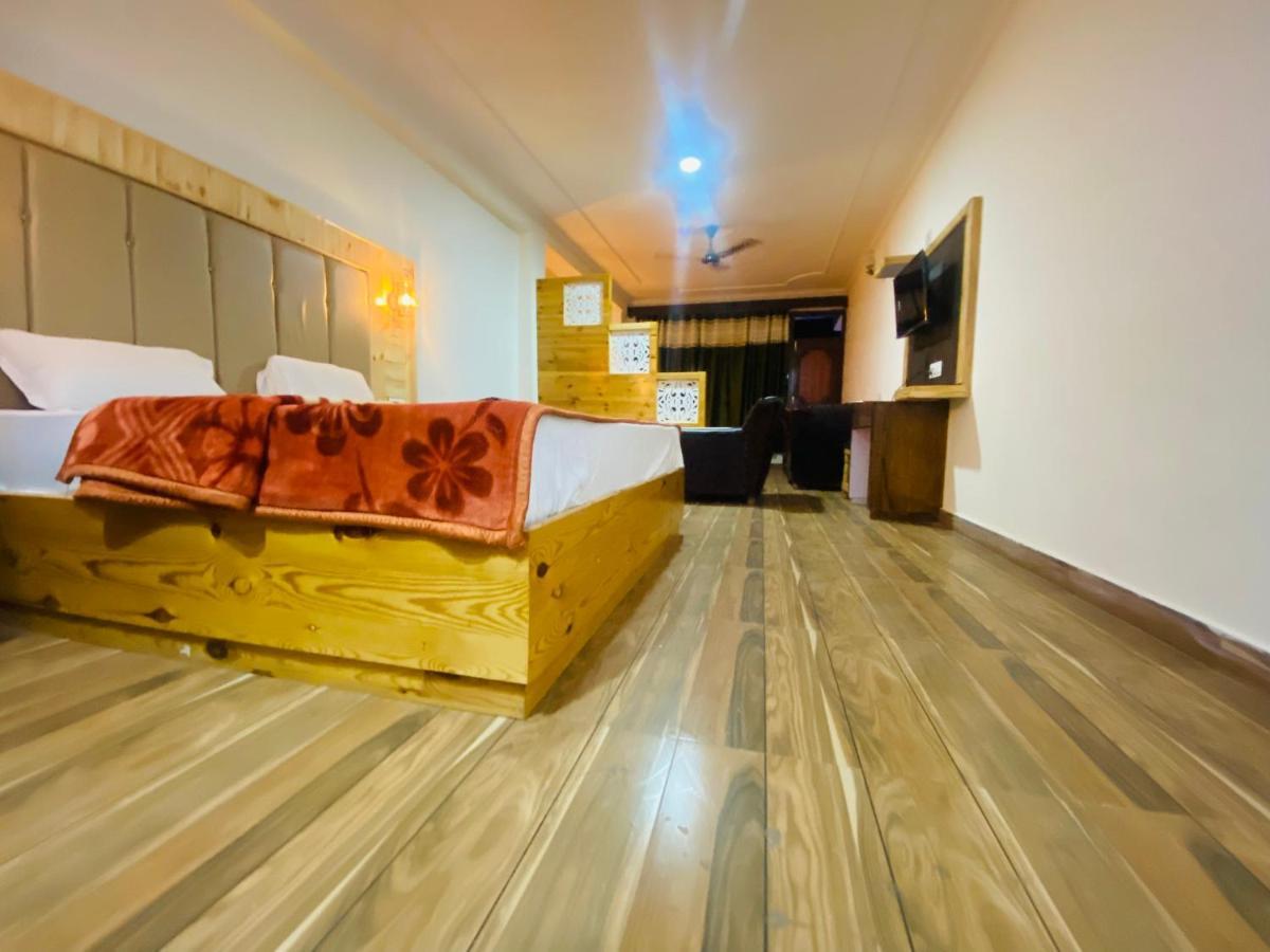 Hotel Hawa Mahal Manāli Esterno foto