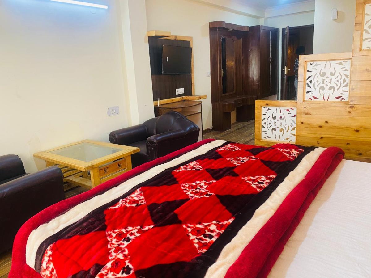 Hotel Hawa Mahal Manāli Esterno foto
