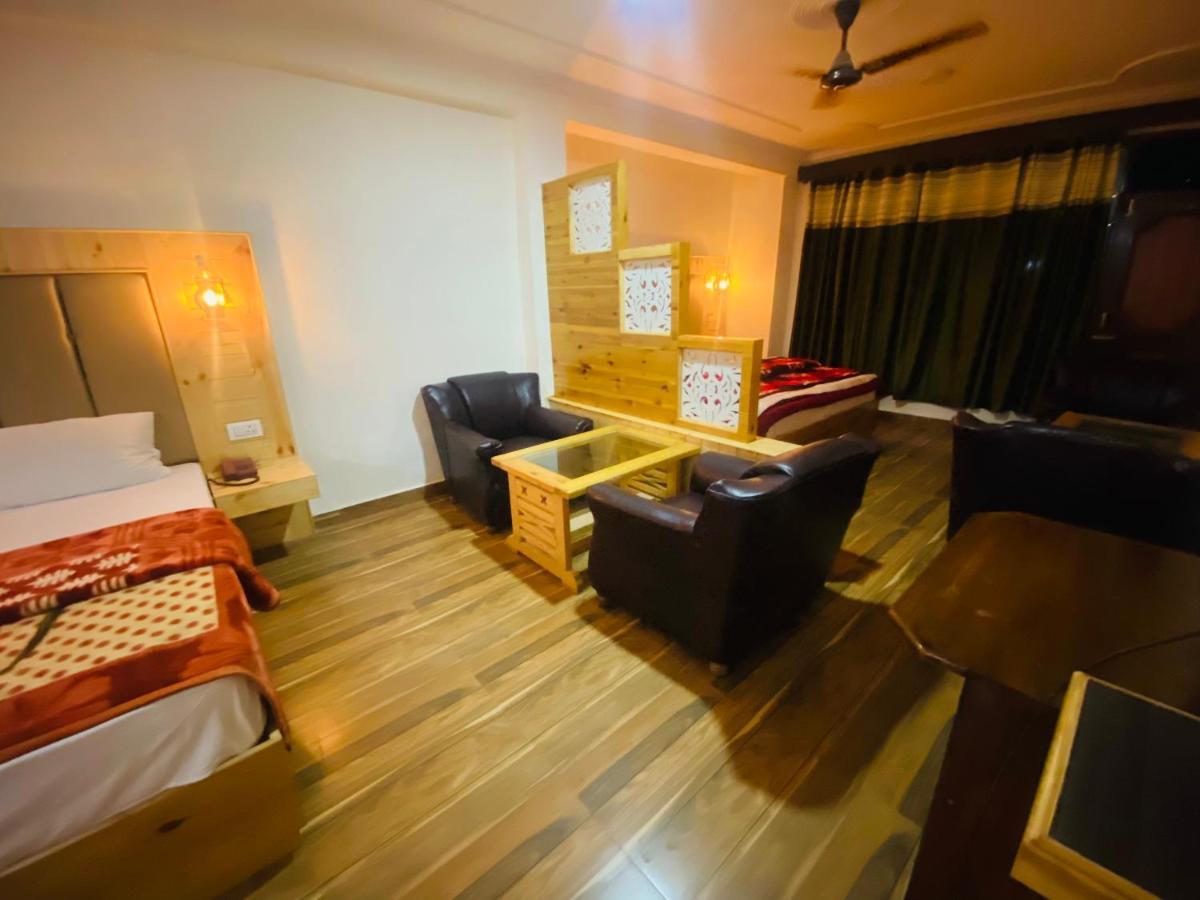 Hotel Hawa Mahal Manāli Esterno foto